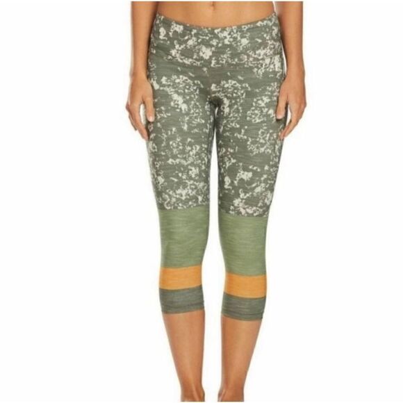 PrAna printed capri 3/4 pillar Leggings (yoga) slate canopy olive sz Large - Picture 2 of 9